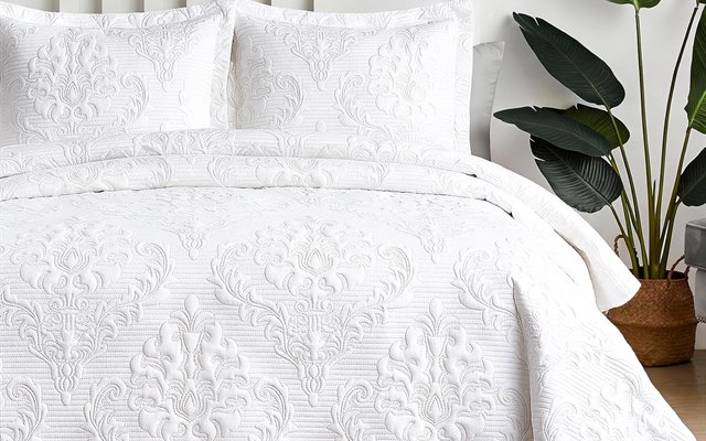 Hansleep bedding styled in a bedroom, look 1