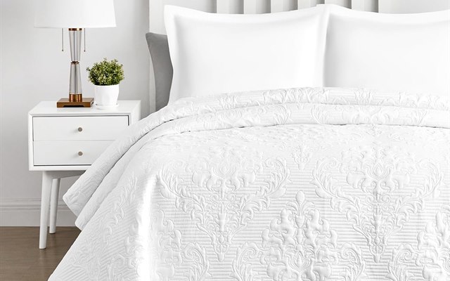 Hansleep bedding styled in a bedroom, look 10