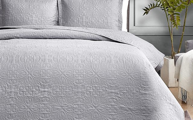 Hansleep bedding styled in a bedroom, look 4