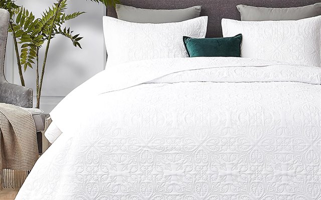 Hansleep bedding styled in a bedroom, look 5