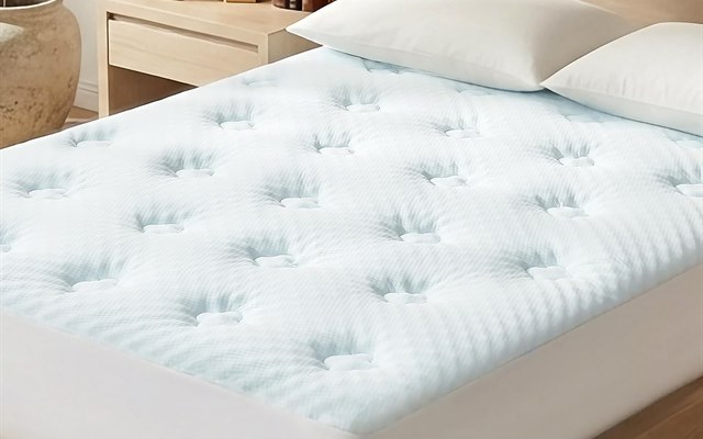 Hansleep bedding styled in a bedroom, look 8