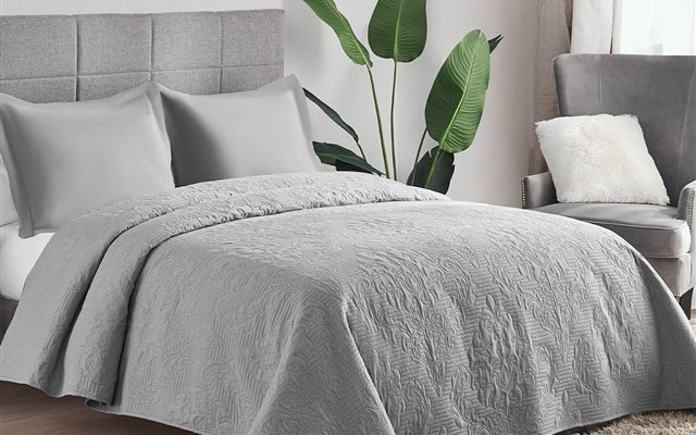 Hansleep bedding styled in a bedroom, look 3