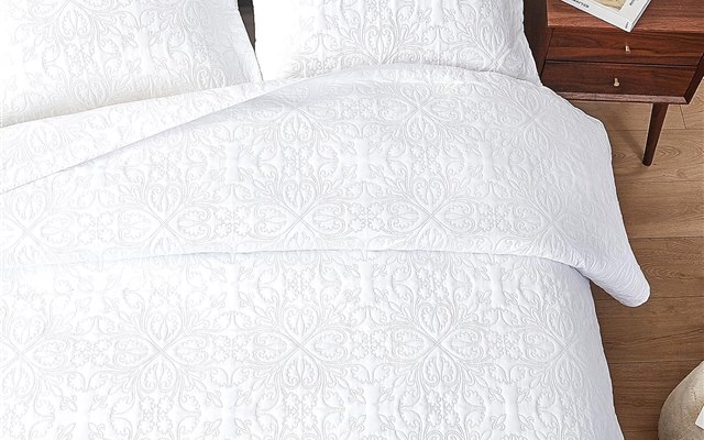 Hansleep bedding styled in a bedroom, look 6